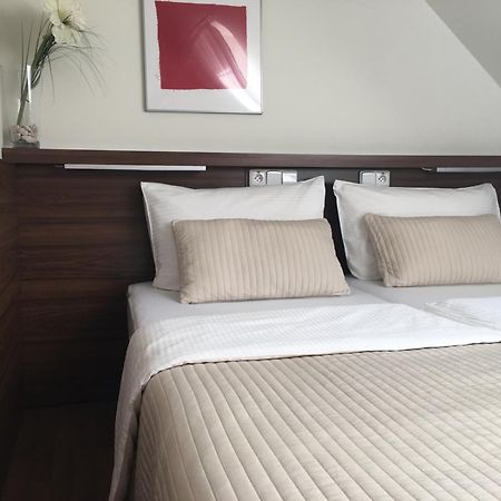 Penzion Luxor Трнава Екстериор снимка